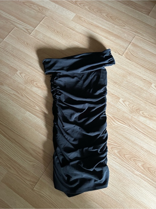 Abercrombie & Fitch Dresses & Skirts - NWT Abercrombie & Fitch Black Off the Shoulder Mini Ruched Dress Medium